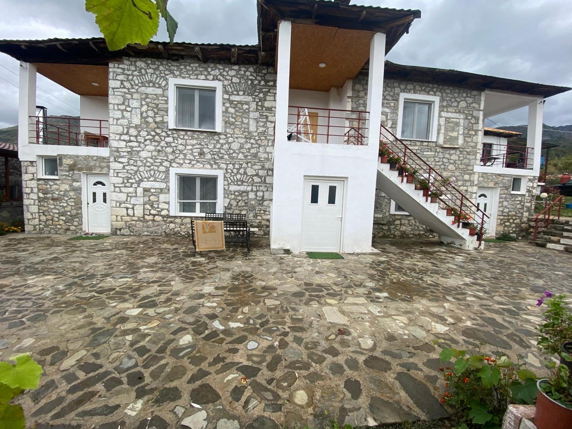 Vila Disha Tirana Esterno foto