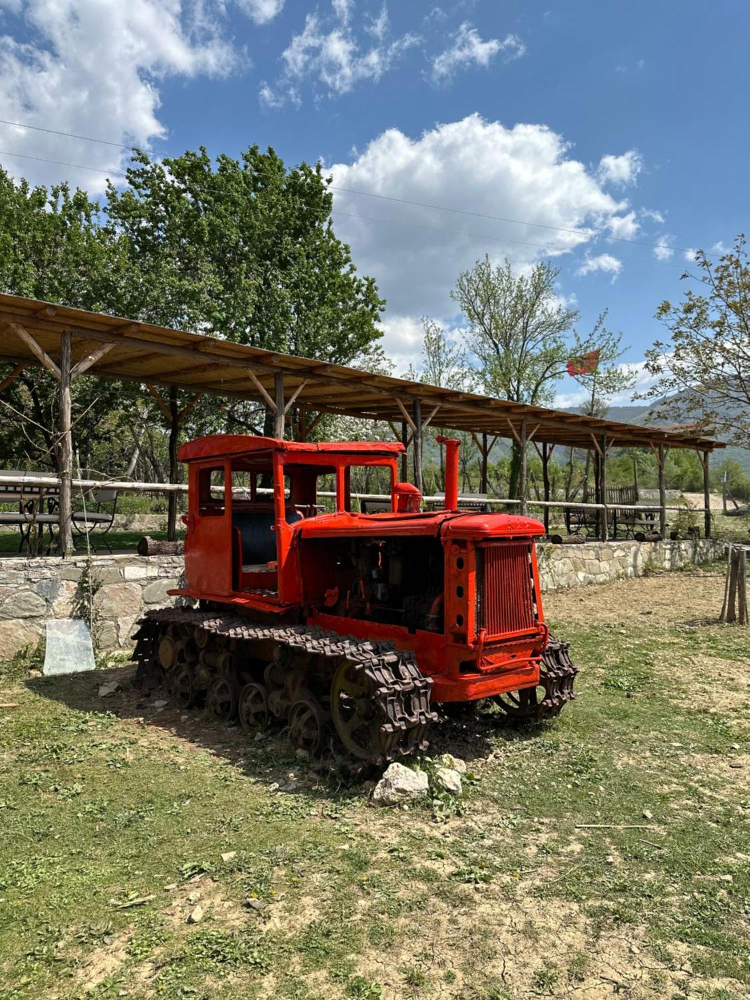 Vila Disha Tirana Esterno foto